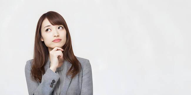 衣料, ドレス, 立つ, 衣類 が含まれている画像
自動的に生成された説明